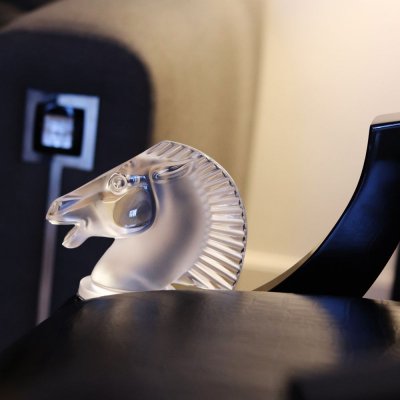 mascotte art deco en cristal longchamp Lalique