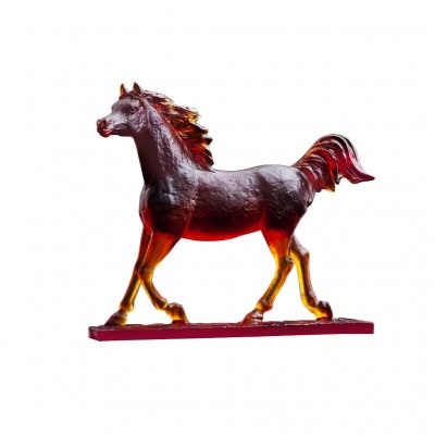 le-majestueux-cheval-ambre-daum