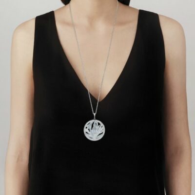 Pendentif-fleur-de-neige-Lalique