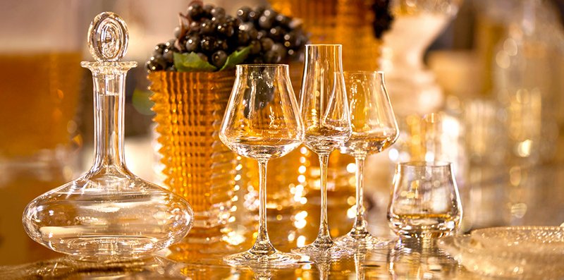 COMPOSITION D'UN SERVICE DE TABLE EN CRISTAL 3 CHATEAU-BACCARAT