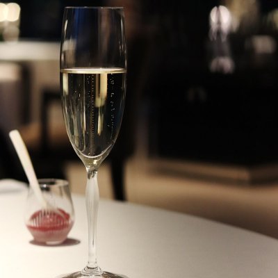 flute-champagne-100-point-Lalique-james-suckling