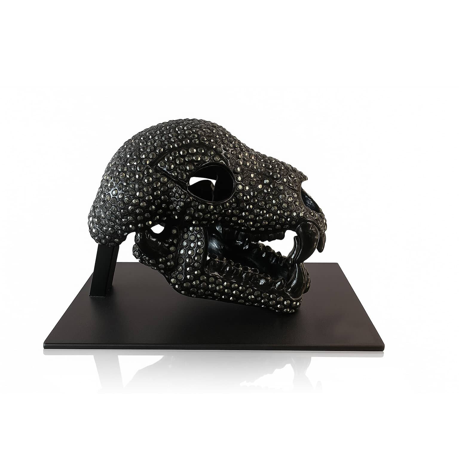 Swarovski crystal skull sculpture by Crystalp 1 crane-cristaux-swarovski