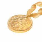 ornement-lalique-2025-lustre-or-givre