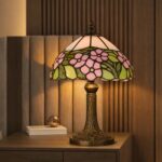 lampe-chevet-verre-roses-vitrail